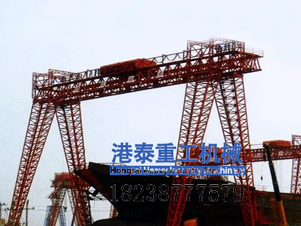 造船龙门吊的抗风防滑装置的工作机制