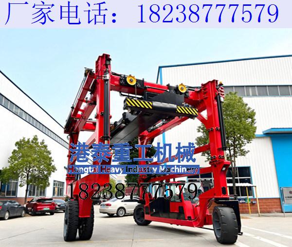 江苏南京港口跨运车的堆垛作业和水平运输